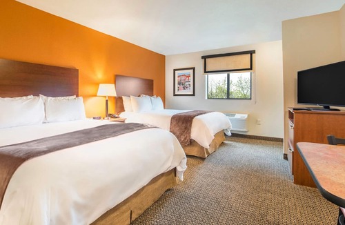 Hastings Hotel | Pet-Loving Room Close to Trails at Lake Hastings – Affordable & Convenient