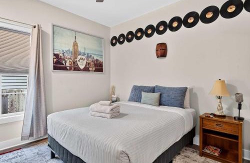 Germantown Apartment | Phoenix Hill Full Duplex 4BR & 2 Kitchens for 8