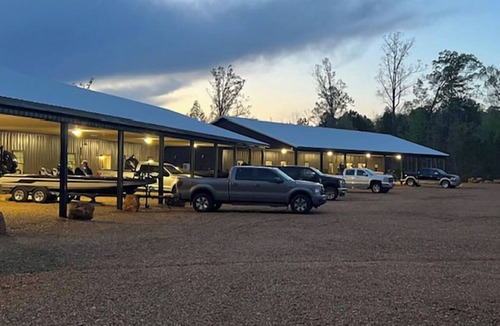 Counce Hotel | Pickwick Lake Lodge