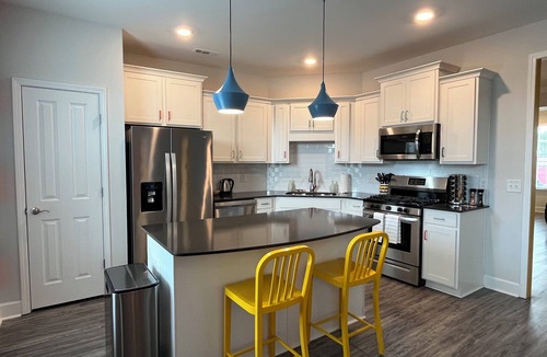 The Nations House | Picture perfect 4BD, sleeps 12! 7 min to Broadway!