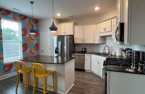 The Nations House | Picture perfect 4BD, sleeps 12! 7 min to Broadway!
