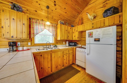 Octavia Cabin | Picturesque Oklahoma Cabin on 80 Acres w/Views!