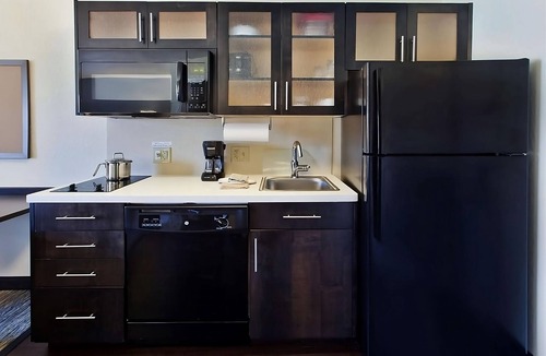 Wichita Resort | Pleasant Stay! 2 Sleek Units, Kitchen, Parking, Pets Allowed Near Sunset Park!