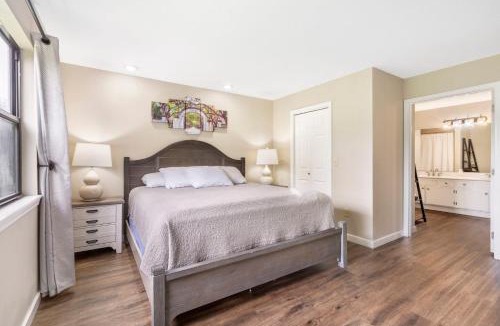 Table Rock Apartment | Pointe Royale Resort - Lake access, Hot tub, Pools, Gym, Golfing, Trails,