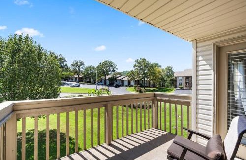 Table Rock Apartment | Pointe Royale Resort - Restaurant, Golfing, Pools, Gym, Trails, Lake Access