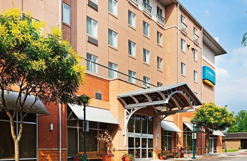 Downtown Chattanooga Condo | Pool & Hot Tub. Near Chattanooga Convention Center
