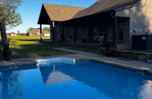 Greenbrier House | Pool, Pond, Arcade Games, Movies! 10min to Conway!