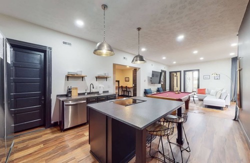 Old Louisville Apartment | Pool Table|King Beds|0.6 miles from UofL|Downtown