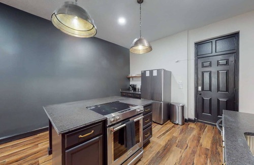 Old Louisville Apartment | Pool Table|King Beds|0.6 miles from UofL|Downtown