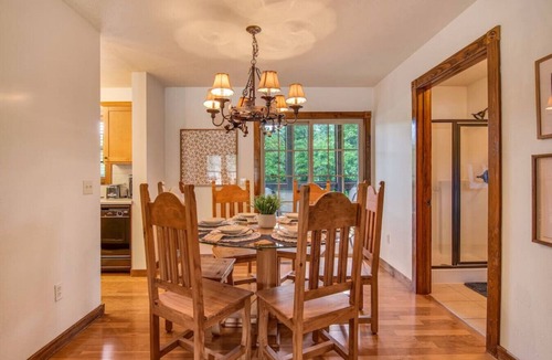 Reeds Spring Cabin | Poolside getaway for family fun adventures