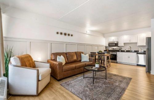 Downtown Branson House | Poolside Near the Landing For 2