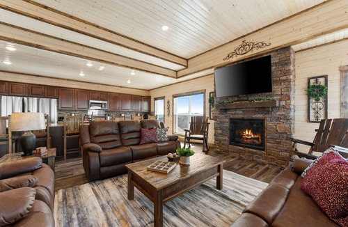 Kimberling City Condo | Poolside Penthouse with Game Room, Theater