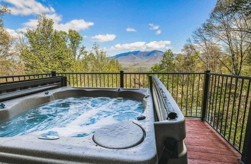 Chalet Village Cabin | Poppes VIEW, HotTub, Elevator, 2 K Sts, PoolTbl