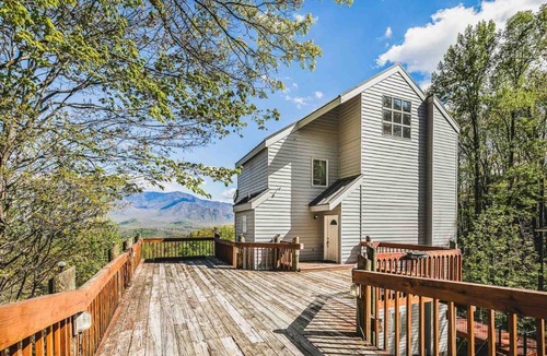 Chalet Village Cabin | Poppes VIEW, HotTub, Elevator, 2 K Sts, PoolTbl