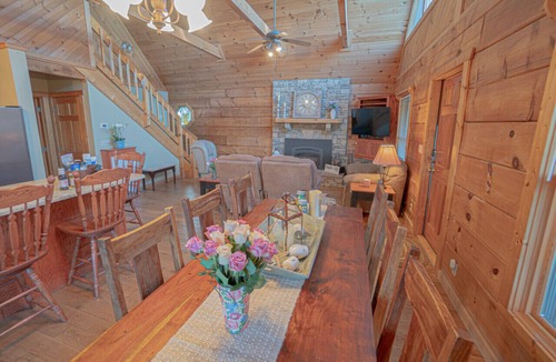 Dandridge Cabin | Poppy’s Place Cabin · Douglas Lake , Amazing Smoky Mountain Views 3 BR