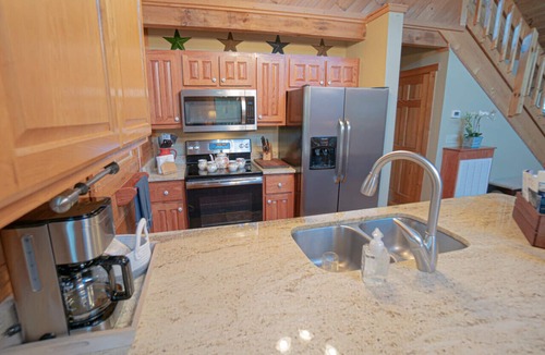 Dandridge Cabin | Poppy’s Place Cabin · Douglas Lake , Amazing Smoky Mountain Views 3 BR