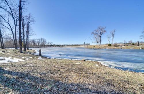 La Grange House | Porch & Pond Views: La Grange Cabin Retreat!