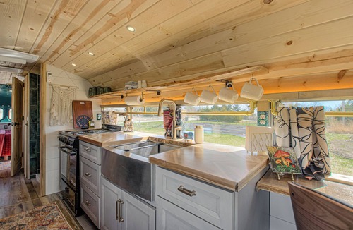 Paola House | Prairie Blossom Snuggle Bus w/Hot Tub