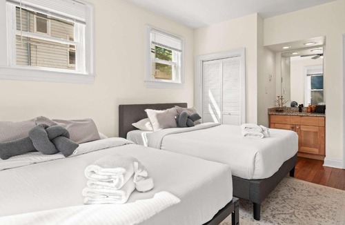 Crescent Hill Apartment | Premium 6BR Bourbon Trail home for large groups