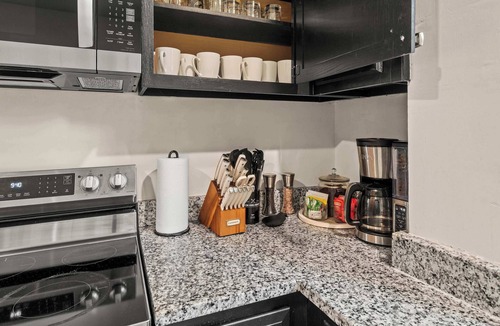 Crescent Hill Apartment | Premium 6BR Bourbon Trail home for large groups!