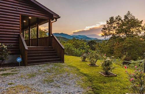 Whittier House | Premium Luxury cabin with beautiful mountain views