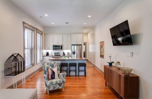 Cherokee Triangle House | Prime Highlands 8BR 6BA KINGS |.Huge Yard-Parking