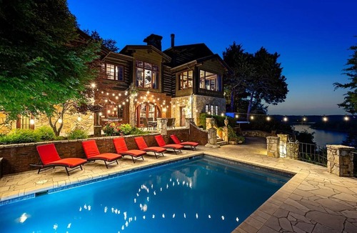 Kirbyville House | PRIVATE 10,000 SqFt lakefront log estate w. Pool - Golfers Retreat - Close to Big Cedar!