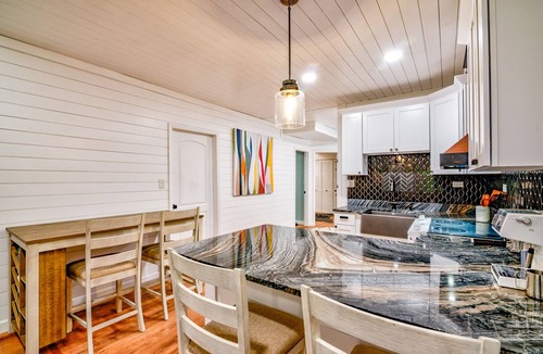 Seymour Apartment | Private 2 Bedroom Luxury Private Suite at Sugarloaf Mountain Lodge.