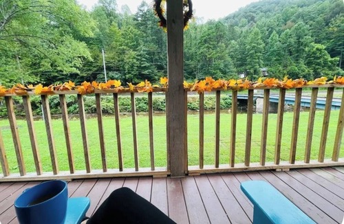 Delbarton House | Private 5 bedroom home 1/2 mile to Buffalo Trail 14 plenty of parking! Bring em!