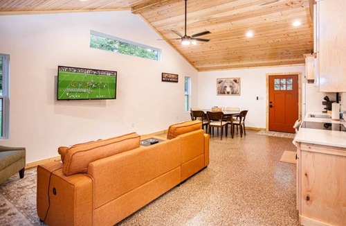 Hulbert Cabin | Private Cabin Villege with Hot Tubs & Firepit for 16 people