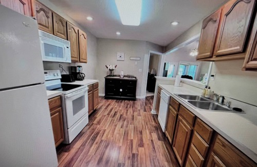 Eddyville House | Private Dock and Slip with Charming 3-bedroom home on Lake Barkley/Kentucky Lake