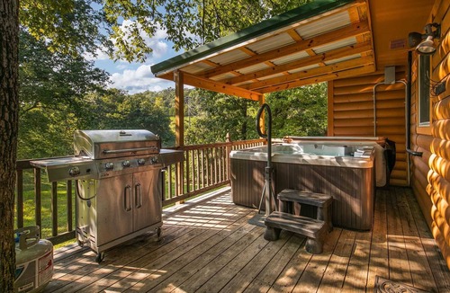 Branson Theater District Cabin | Private Home on 3 Acres! 5 Bedrooms - Private Hot Tub - Close to Strip! | Silver Creek