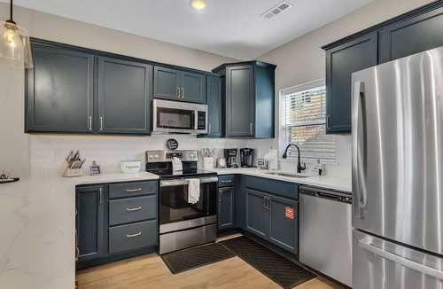 Branson House | Private Hot Tub, Cmty Indoor Pool, Game Area! Near Silver Dollar City w Free Daily Tickets!