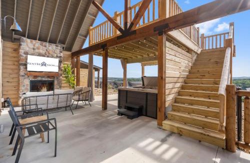 Table Rock House | Private Hot Tub-Free Attraction Tickets-Lake Lookout-Community Indoor & Outdoor Pools