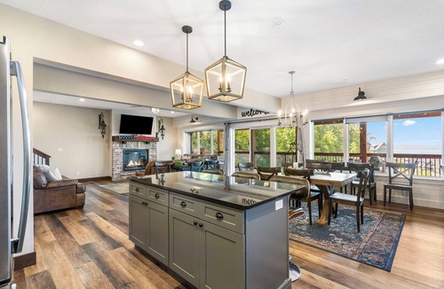 Table Rock House | Private Hot Tub-Indr/Outdr Comty Pools-Lake Views