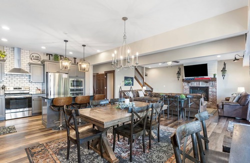 Table Rock House | Private Hot Tub-Indr/Outdr Comty Pools-Lake Views