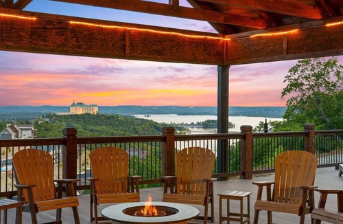 Branson House | Private Indoor Pool-Basketball Court-Free Tickets-Hot Tub-Games-Sleeps 52-Staycation w Lake Views