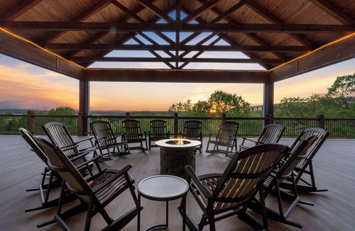 Downtown Branson Cabin | Private Indoor Pool & Indoor Basketball Court-Arcade Games-Sleeps 50-Free Tickets-FantasticViews