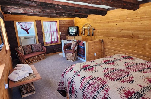 Picacho Cabin | Private Mountain Estate Lodge, Guest Suites & Bunkhouse