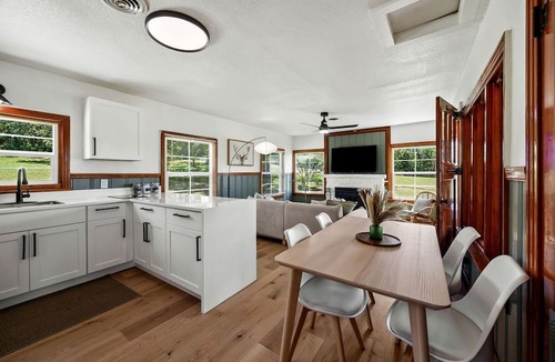 Madill Cabin | Private Nature Escape: Wooden Cabin with Lake Views in Madill, Oklahoma
