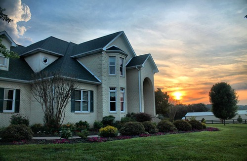 Brandenburg House | Private pool and fishing pond. Luxurious estate with 6 bedrooms and 6 bathrooms.