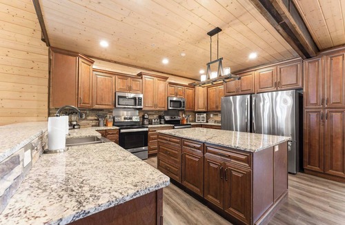 Table Rock House | Private Pool! Rustic Charm! Steps from the Lake!