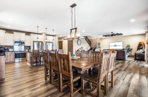 Table Rock House | Private Putting Green, Firepit, Hot Tub, Free Daily Tickets, Views, Community Indoor Pool!