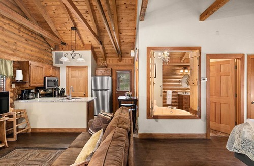 Branson Theater District Cabin | Private Retreat! King Bed, Whirlpool Tub, Large Deck, Resort Amenities! | 154