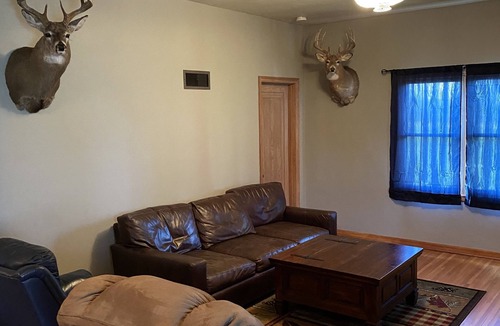 Knox County House | Private updated hunting lodge/farmhouse