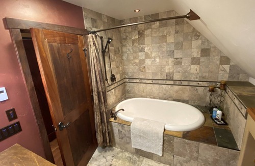 Durango Apartment | Private, Upscale Apartment above a barn in Durango, Colorado