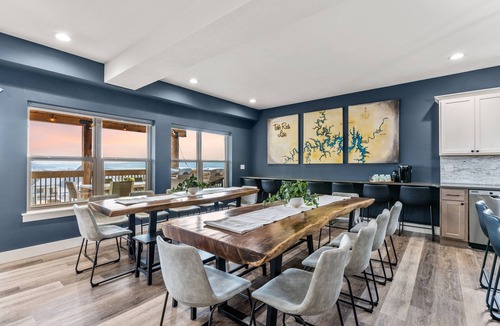 Hollister House | PROMO 10% OFF Indoor - Outdoor Pools! Lux Lake Views! Fire Pit/Hot Tub!