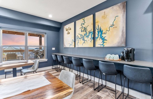 Hollister House | PROMO 10% OFF Indoor - Outdoor Pools! Lux Lake Views! Fire Pit/Hot Tub!