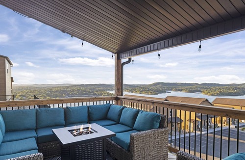 Kimberling City House | PROMO 10% OFF Indoor - Outdoor Pools! Lazy River! Theme!Lux Lake Views! Hot Tub!