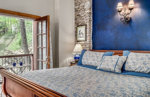 Townsend Hotel | Provence Chalet Retreat - Deck, Balcony, Fireplace